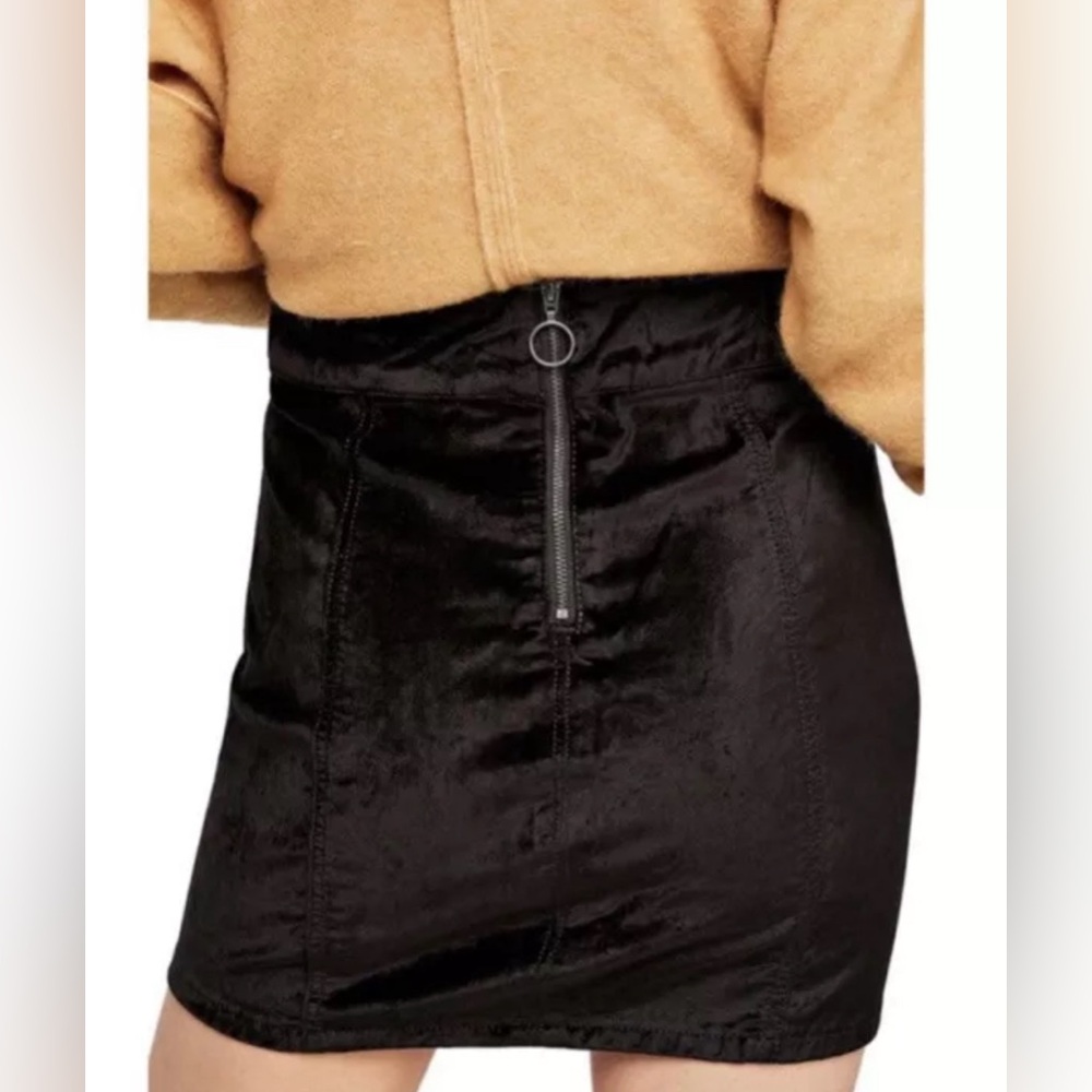 Honey Punch Women's Lined Black Satin Pockets Mini Skirt Size Medium